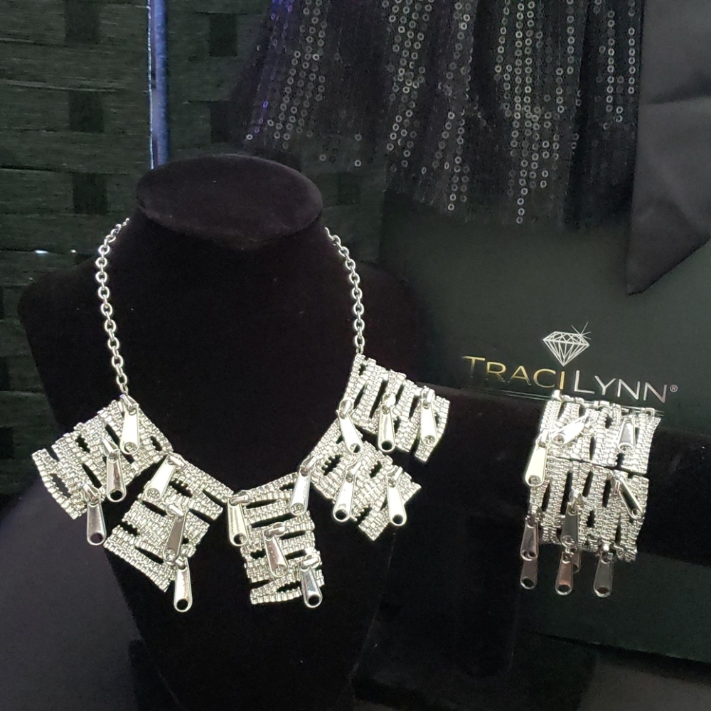 Zip It Necklace Set